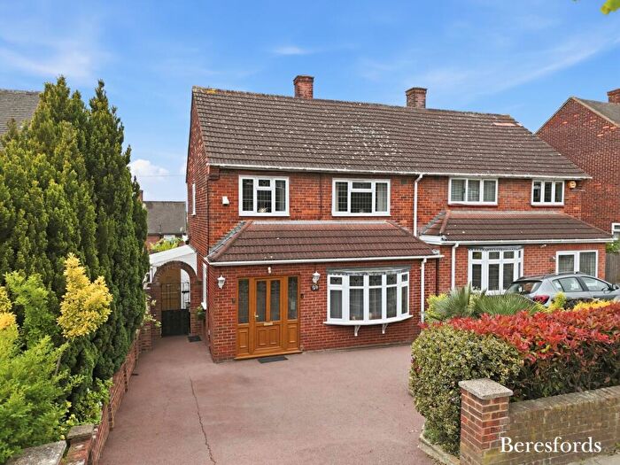 3 Bedroom Semi-Detached House For Sale In Whitchurch Road, Romford, RM3