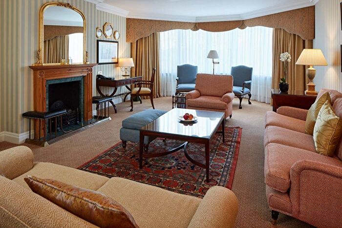 2 Bedroom Flat To Rent In Cheval Thorney Court, Kensington, London, W8