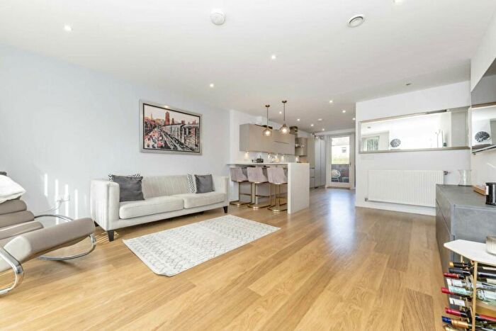 2 Bedroom Flat To Rent In Oldridge Road, Balham, SW12