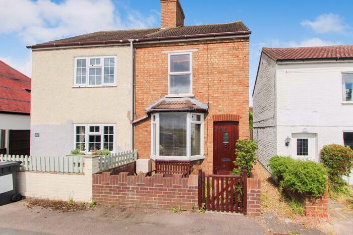 3 Bedroom Semi-Detached House For Sale In High Road, Cotton End, MK45