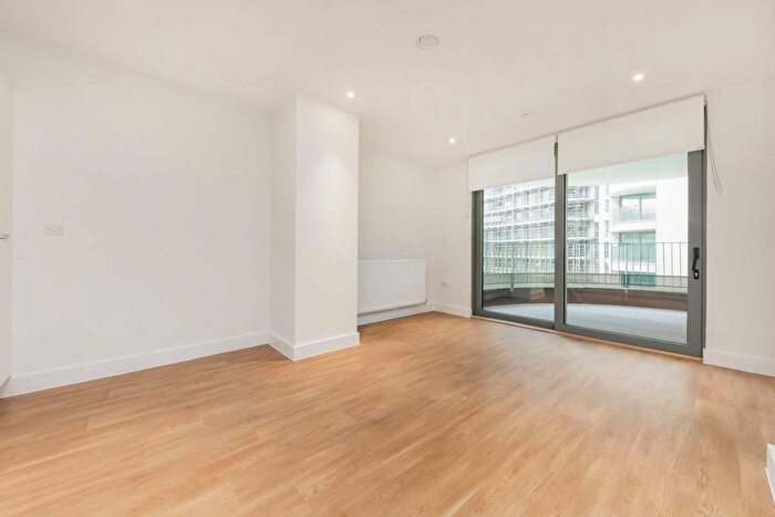 2 Bedroom Flat To Rent In Green Street, North Acton, NW10
