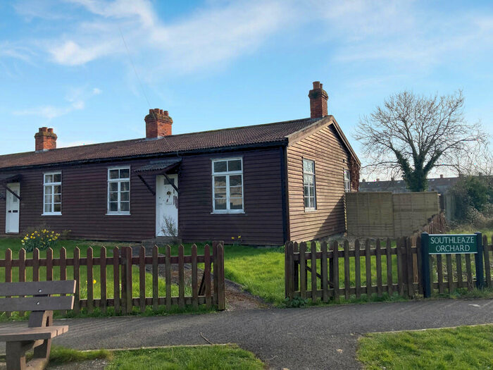 2 Bedroom Terraced Bungalow To Rent In Farm Road, Street, BA16