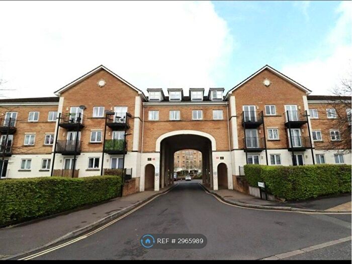 2 Bedroom Flat To Rent In The Dell, Southampton, SO15