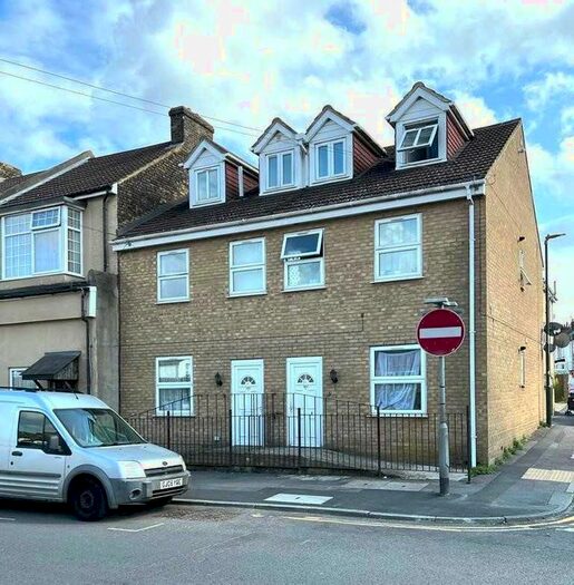 1 Bedroom Flat To Rent In Gillingham Road, Gillingham, ME7