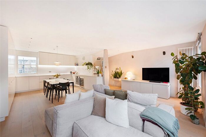 3 Bedroom Flat For Sale In Broomwood Road, Between The Commons, SW11