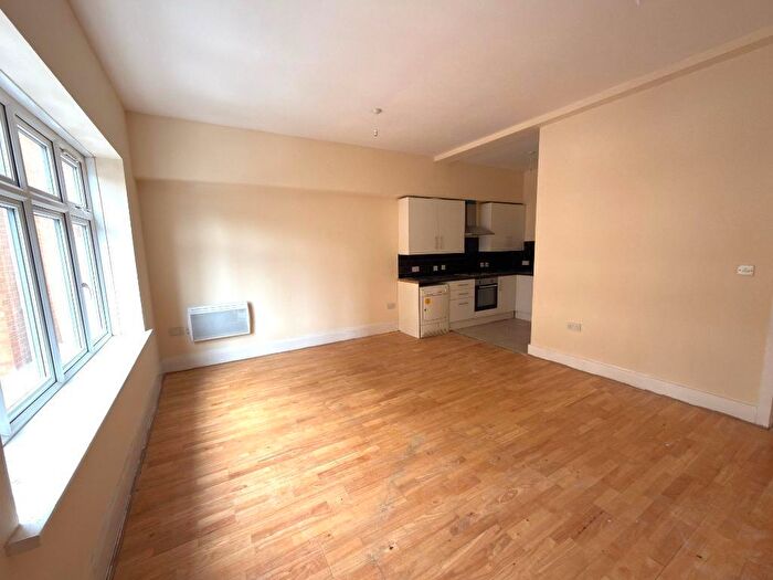 2 Bedroom Flat For Sale In Wellington Street, Town Centre, Luton, Bedfordshire, LU1