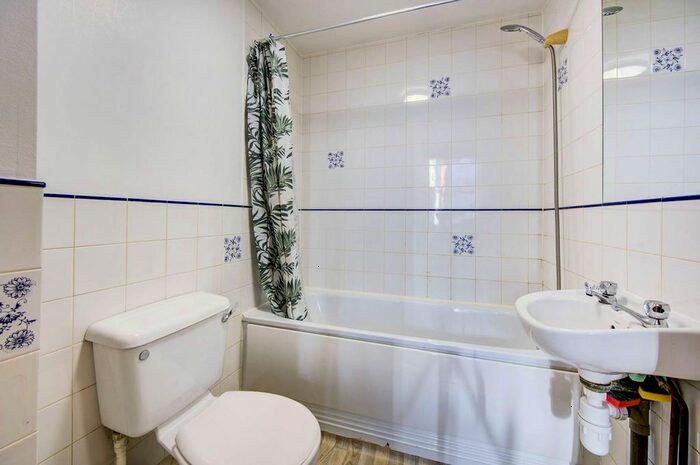 Studio To Rent In Kensington, Earls Court, London, SW5