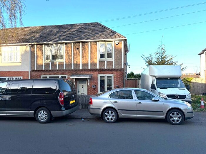 2 Bedroom Semi-Detached House To Rent In Selbourne Road, Luton, Bedfordshire, LU4