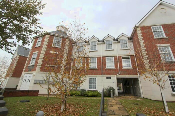 2 Bedroom Flat To Rent In Crown Hill, Rayleigh, SS6