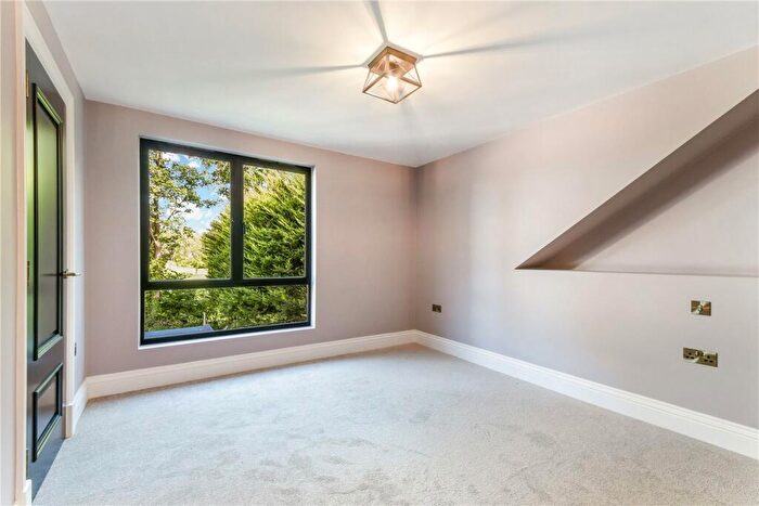 4 Bedroom Detached House For Sale In Gilhams Avenue, Banstead, Surrey, SM7
