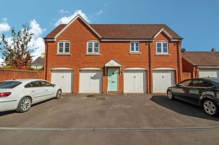 2 Bedroom Detached House For Sale In Southwold Close, Swindon, SN25