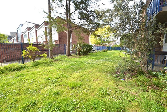 1 Bedroom Flat To Rent In Private Balcony, Communal Garden, Double Bedroom, E3