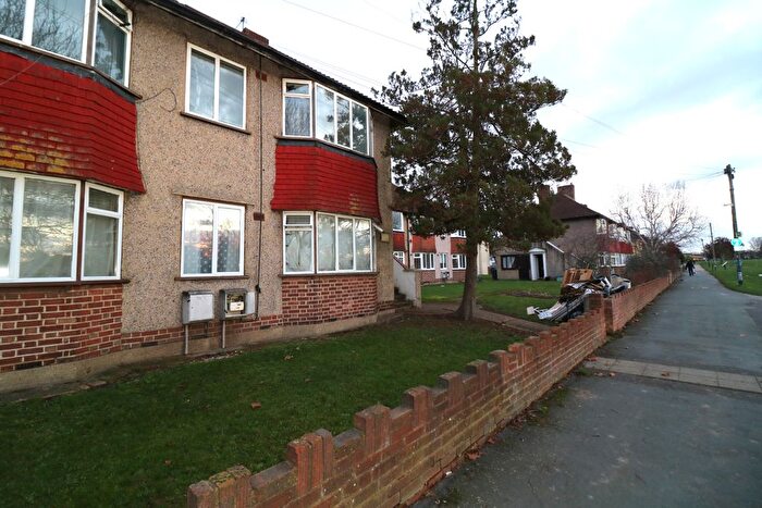 3 Bedroom Maisonette To Rent In Carlingford Gardens, Mitcham, CR4
