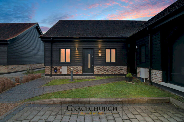2 Bedroom End Of Terrace House For Sale In Kemps Farm Mews, Dennises Lane, South Ockendon, RM15