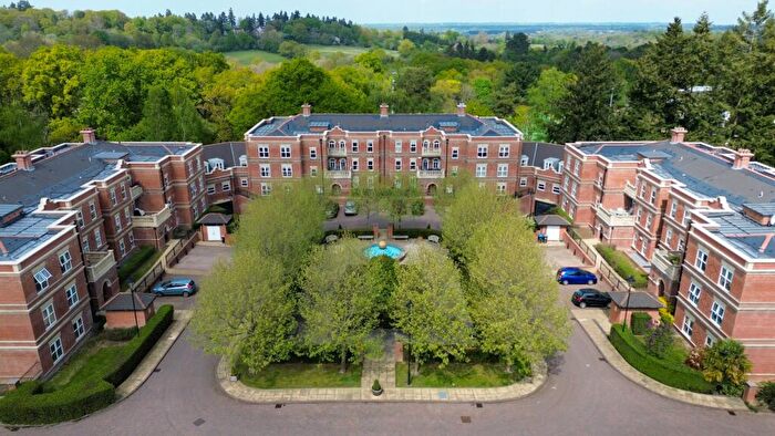 3 Bedroom Flat For Sale In Franklin Court, Wormley, Godalming, Surrey, GU8