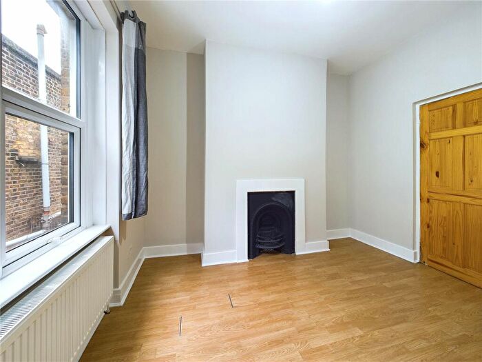 1 Bedroom Flat To Rent In Hoe Street, Walthamstow, London, E17