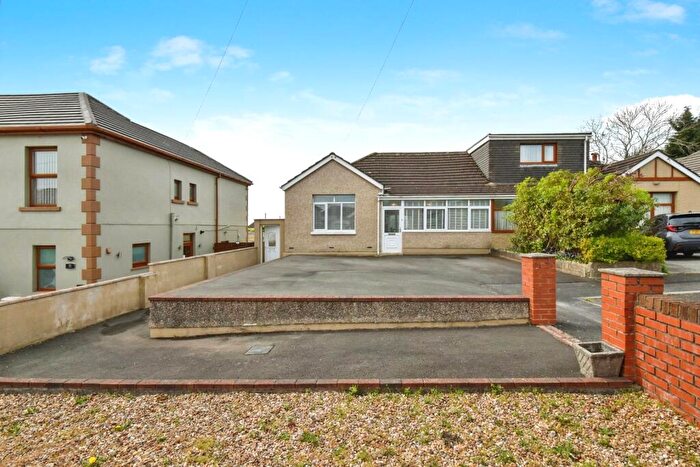 3 Bedroom Bungalow For Sale In Waun Road, Llanelli, Carmarthenshire, SA15