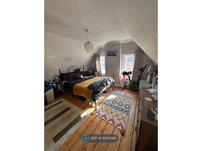 2 Bedroom Flat To Rent In Adelaide Square, Bedford, MK40