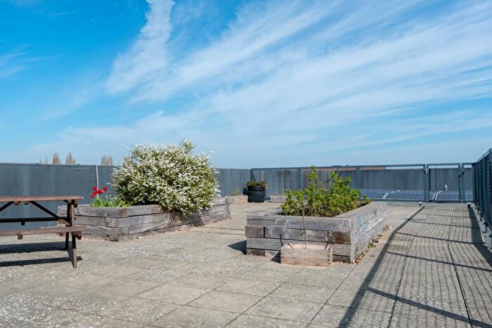 1 Bedroom Apartment To Rent In Barns Place, Barns Road, Oxford, OX4
