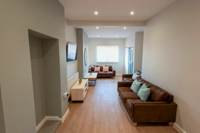 5 Bedroom Property To Rent In Well Street, Exeter, EX4