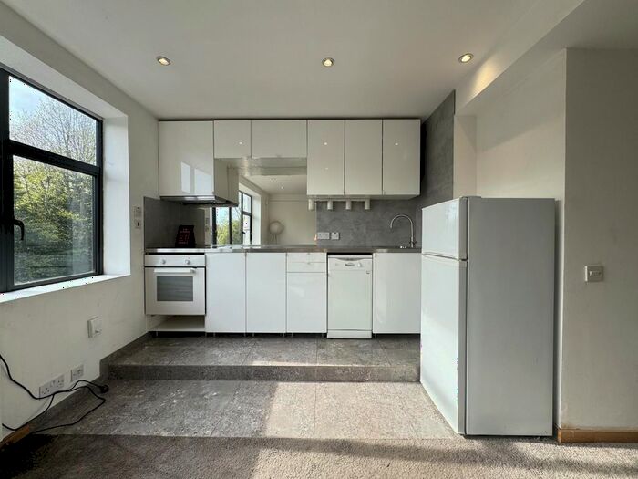 2 Bedroom Flat To Rent In Archway Road, London, N6