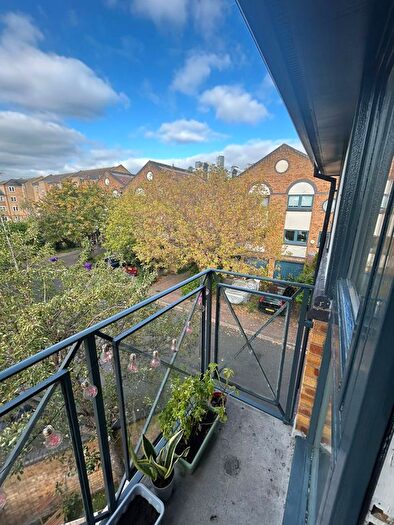 2 Bedroom Flat To Rent In Taeping Street, Crossharbour, E14
