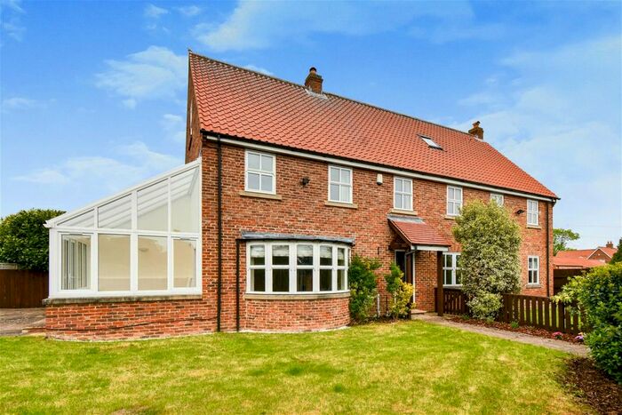 5 Bedroom Detached House For Sale In Well House Close, Long Marston, York, YO26