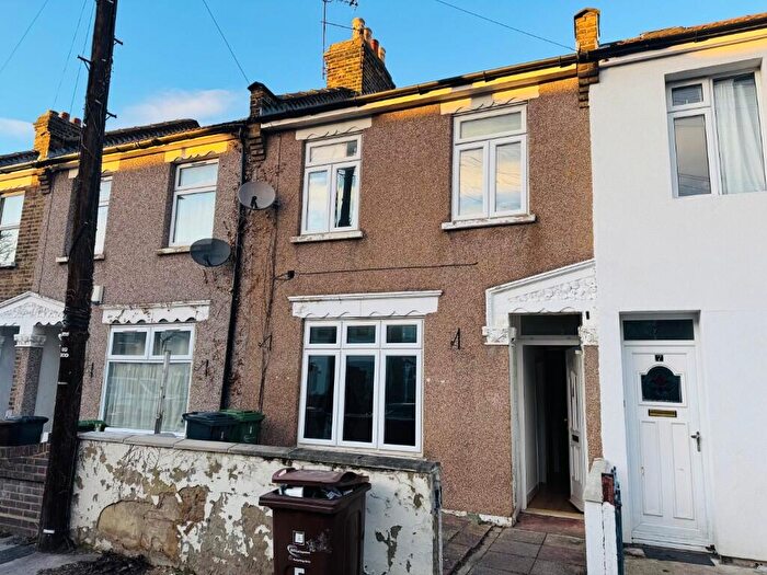 2 Bedroom Terraced House To Rent In Heath Road, Romford, London, RM6