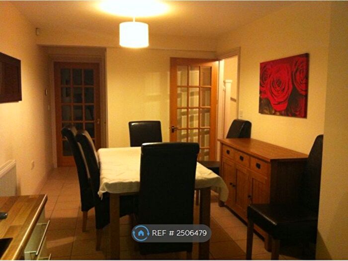 2 Bedroom Detached House To Rent In Victoria Cresent, Manchester, M30