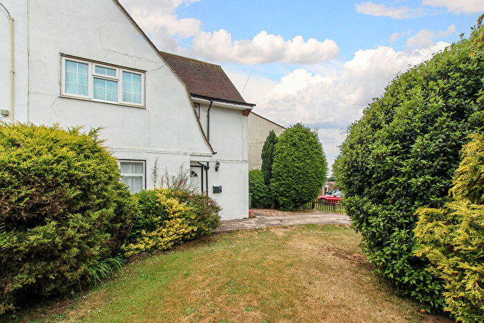 3 Bedroom Semi-Detached House For Sale In Ranelagh Road, Hemel Hempstead, HP2