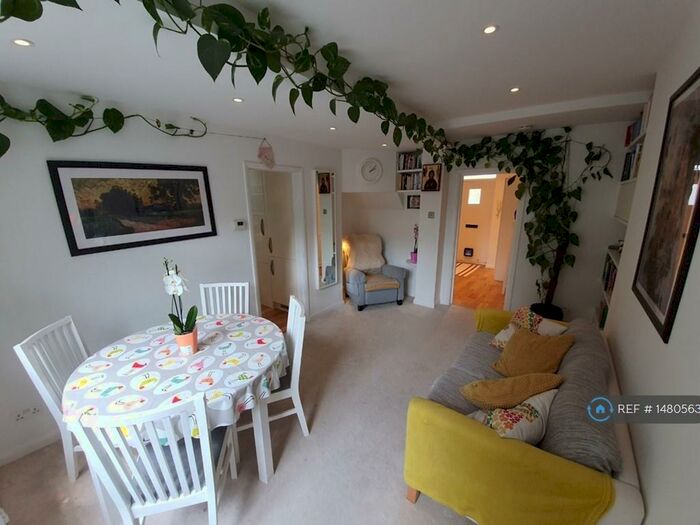 2 Bedroom Flat To Rent In Walker House, London, SE16