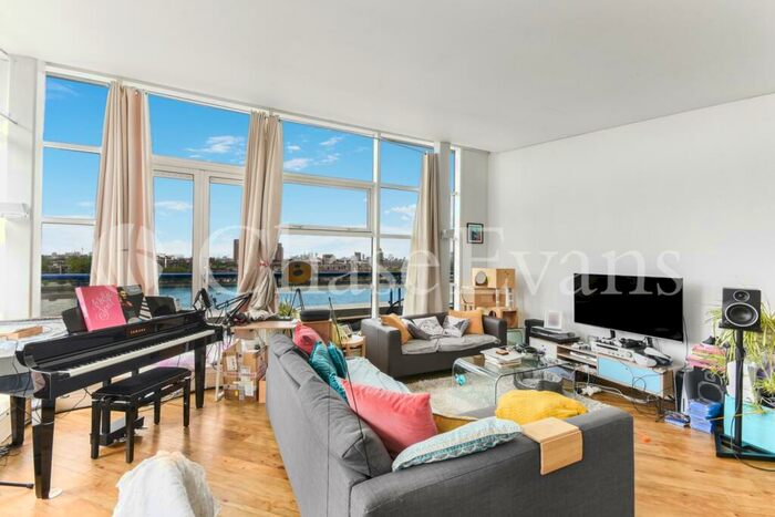 2 Bedroom Flat To Rent In Newton Place, Isle Of Dogs, London, E14