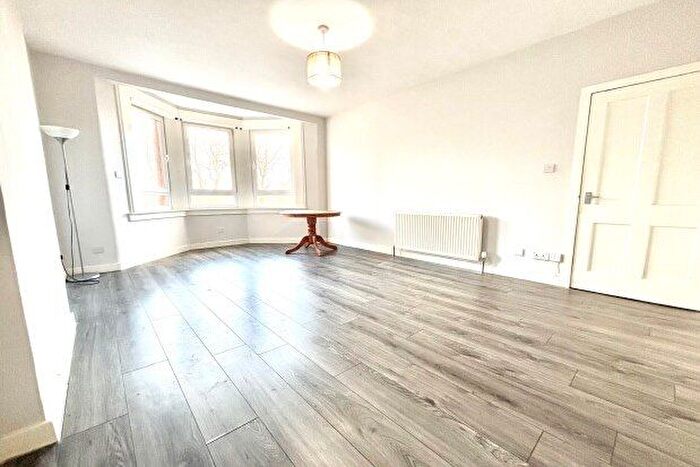 3 Bedroom Flat To Rent In Cumbernauld Road, Glasgow, G31