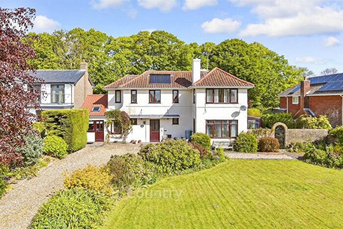 4 Bedroom Detached House For Sale In Hawkshill Road, Walmer, Deal, Kent, CT14