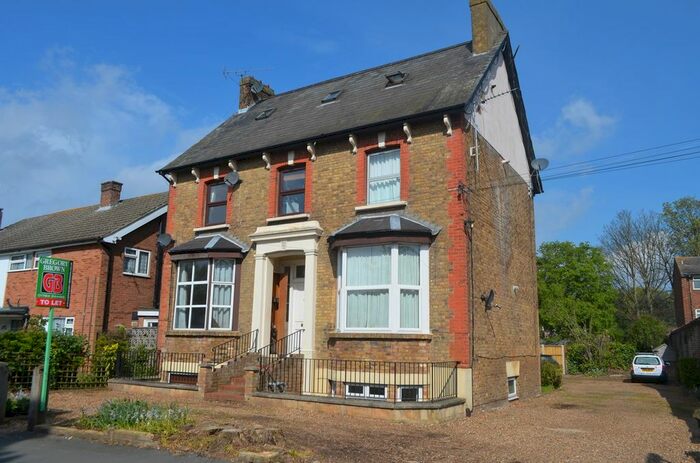 1 Bedroom Flat To Rent In Leacroft, Staines-Upon-Thames, TW18