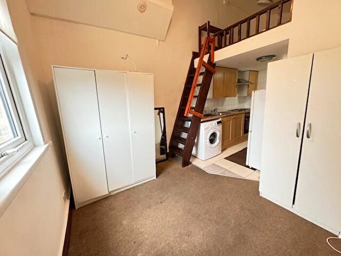 Studio To Rent In Wightman Road, London, N8