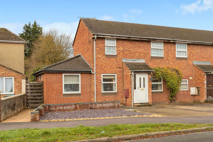 3 Bedroom House To Rent In West Street, Banbury, OX16