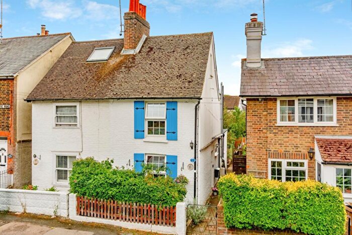 2 Bedroom Semi Detached House For Sale In Copse Road, Redhill, RH1