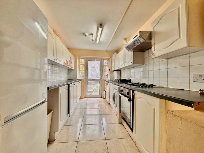 6 Bedroom Terraced House To Rent In Undine Street, SW17