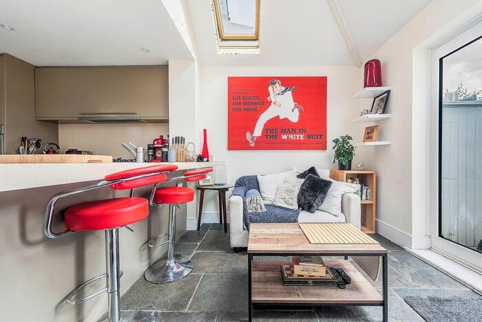 3 Bedroom Flat To Rent In Engadine Street, Southfields, London, SW18