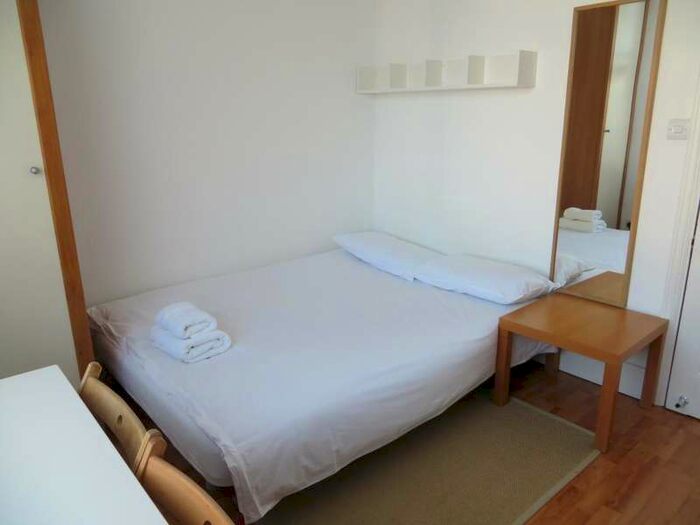 Flat To Rent In Fulham Palace Road, Fulham, London W6