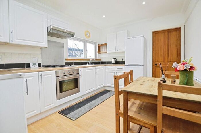 3 Bedroom Flat To Rent In Barking Road, Plaistow, E13