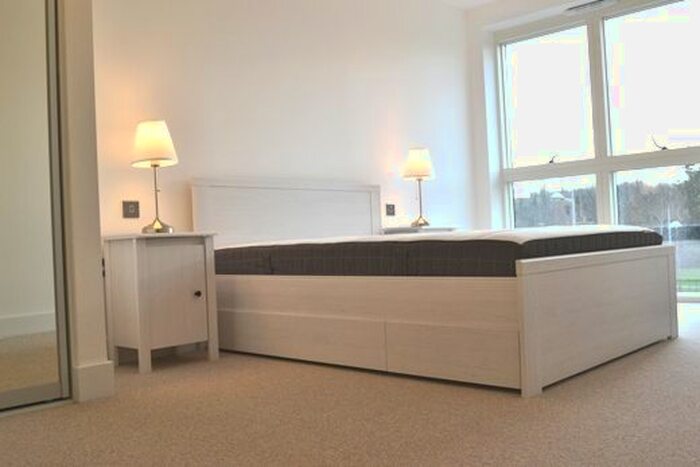 2 Bedroom Flat To Rent In Lakeside Drive, Hanger Lane, London, NW10