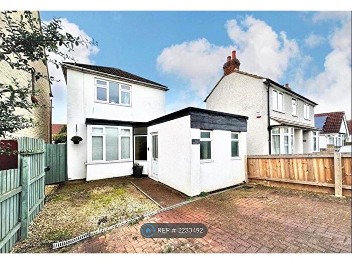 3 Bedroom Detached House To Rent In Cricklade Road, Swindon, SN2