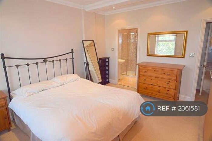 2 Bedroom Flat To Rent In Central Road, Worcester Park, KT4