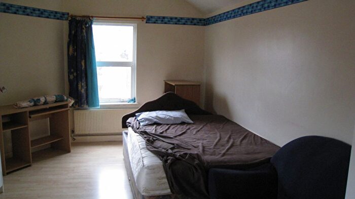 1 Bedroom Flat To Rent In Knights Hill, London, SE27
