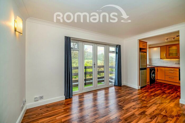 2 Bedroom Apartment To Rent In Warwick Court, HP12