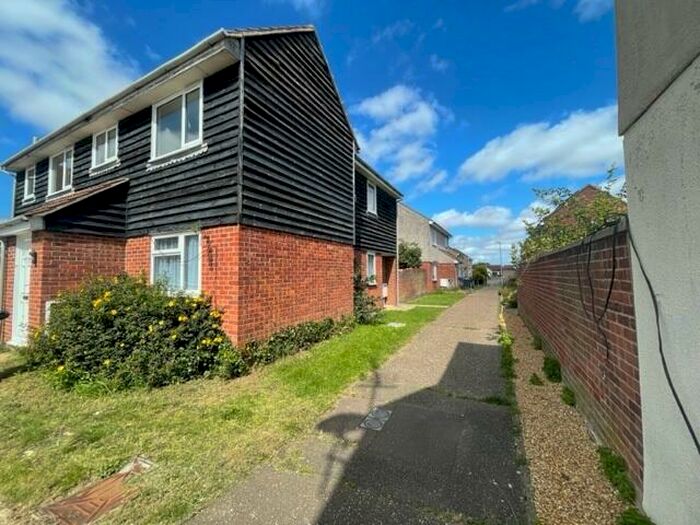 2 Bedroom Maisonette To Rent In Hyacinth Close, Clacton-on-Sea, CO16
