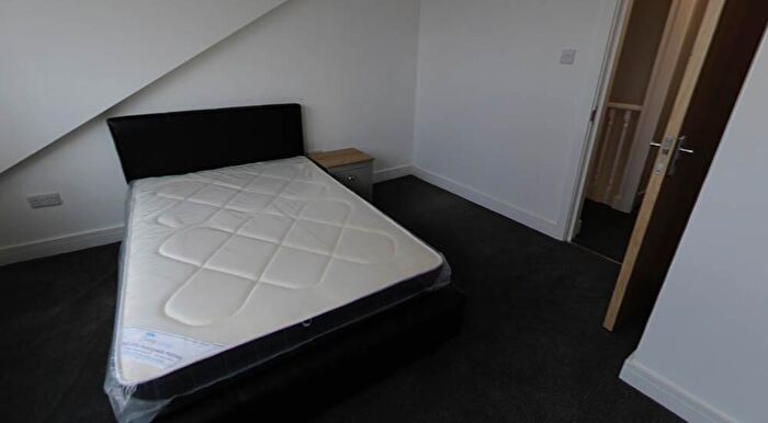 6 Bedroom House To Rent In Royal Park Avenue, Leeds, LS6