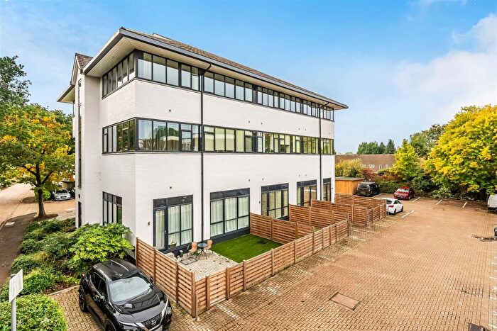 1 Bedroom Apartment For Sale In Leatherhead, KT22